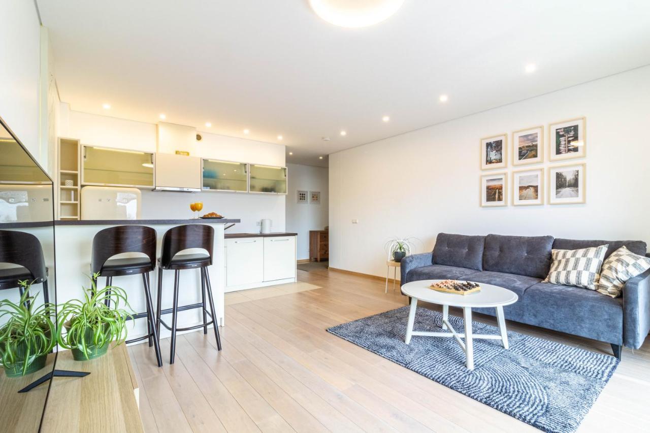 Cohost I Sunny Center Apt, Covered Parking, Balcony & Self Check-In Kaunas Esterno foto