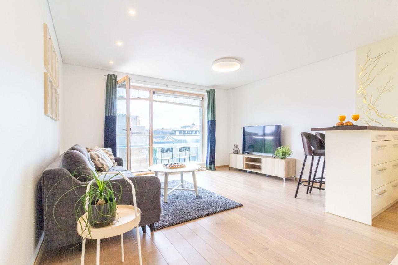 Cohost I Sunny Center Apt, Covered Parking, Balcony & Self Check-In Kaunas Esterno foto