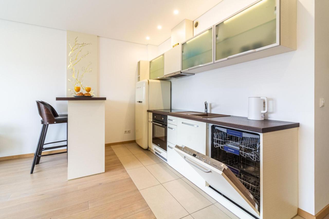 Cohost I Sunny Center Apt, Covered Parking, Balcony & Self Check-In Kaunas Esterno foto