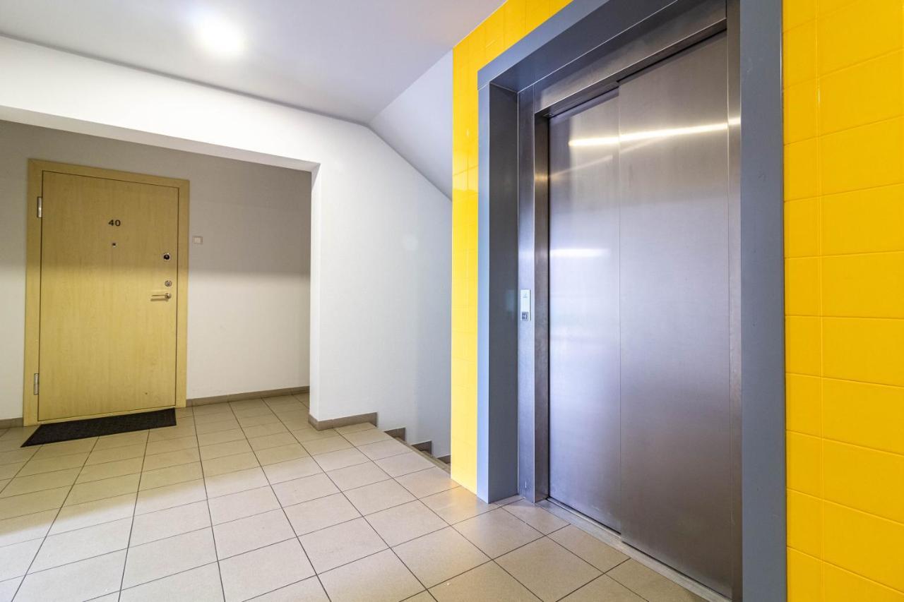 Cohost I Sunny Center Apt, Covered Parking, Balcony & Self Check-In Kaunas Esterno foto