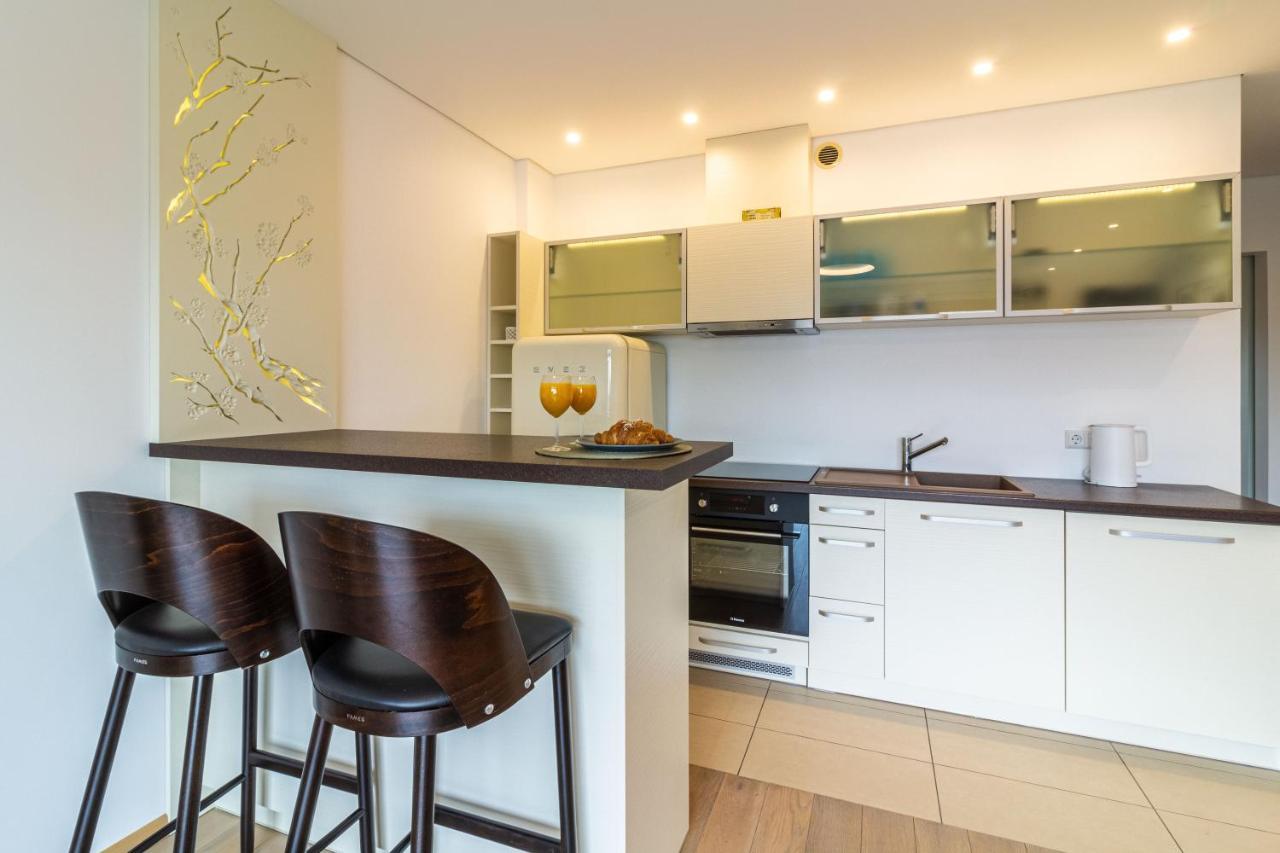 Cohost I Sunny Center Apt, Covered Parking, Balcony & Self Check-In Kaunas Esterno foto