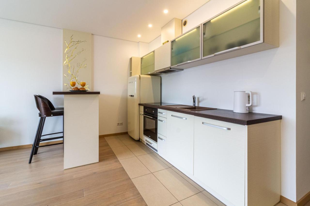 Cohost I Sunny Center Apt, Covered Parking, Balcony & Self Check-In Kaunas Esterno foto