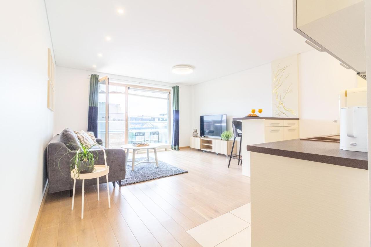 Cohost I Sunny Center Apt, Covered Parking, Balcony & Self Check-In Kaunas Esterno foto