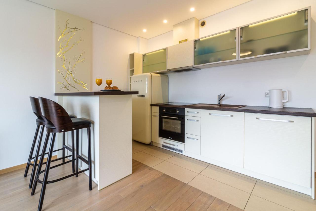 Cohost I Sunny Center Apt, Covered Parking, Balcony & Self Check-In Kaunas Esterno foto