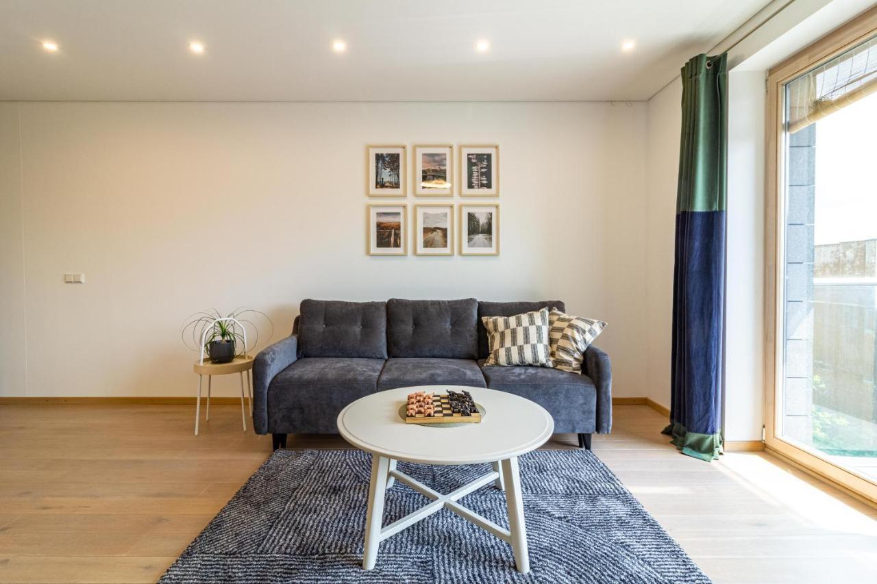 Cohost I Sunny Center Apt, Covered Parking, Balcony & Self Check-In Kaunas Esterno foto