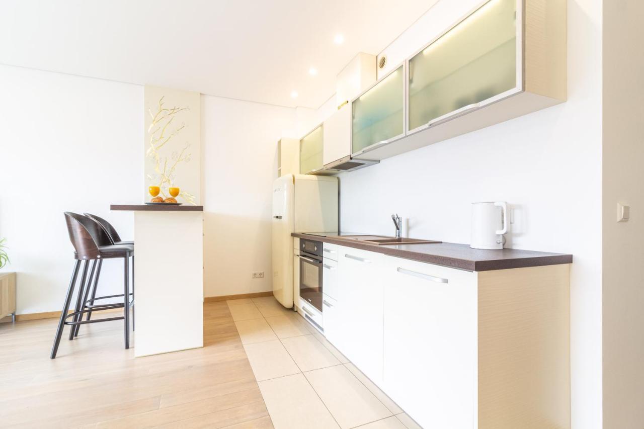 Cohost I Sunny Center Apt, Covered Parking, Balcony & Self Check-In Kaunas Esterno foto