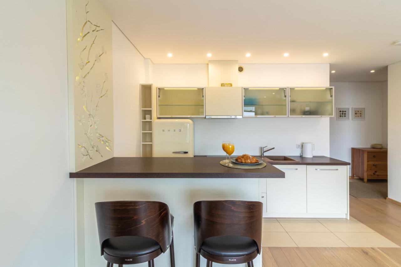 Cohost I Sunny Center Apt, Covered Parking, Balcony & Self Check-In Kaunas Esterno foto