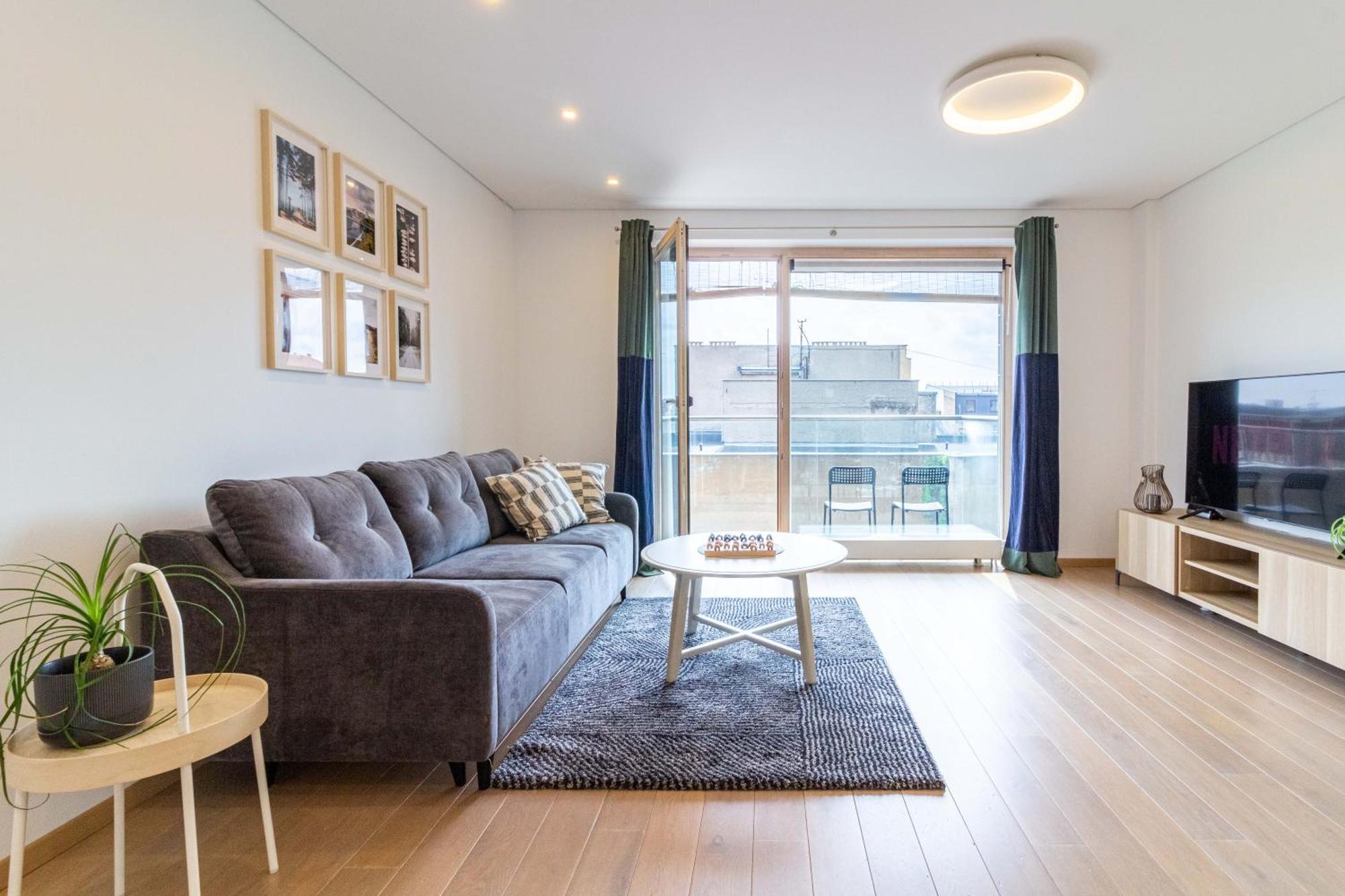 Cohost I Sunny Center Apt, Covered Parking, Balcony & Self Check-In Kaunas Esterno foto