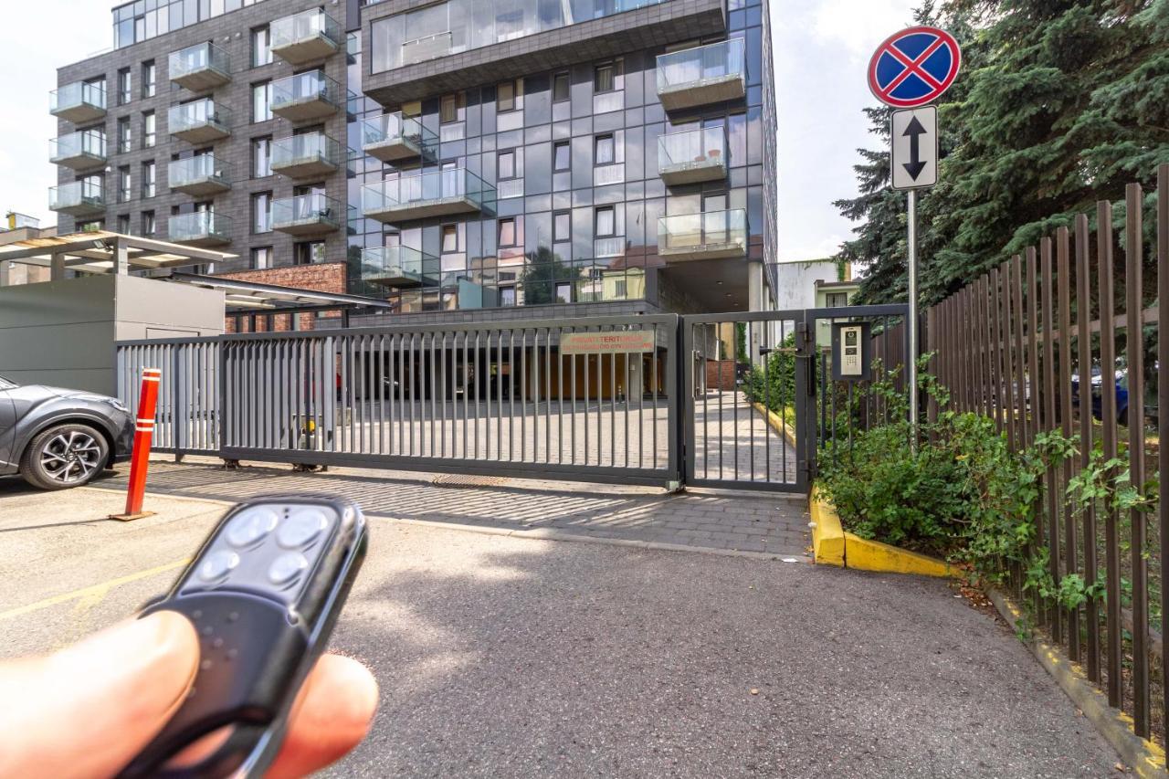 Cohost I Sunny Center Apt, Covered Parking, Balcony & Self Check-In Kaunas Esterno foto