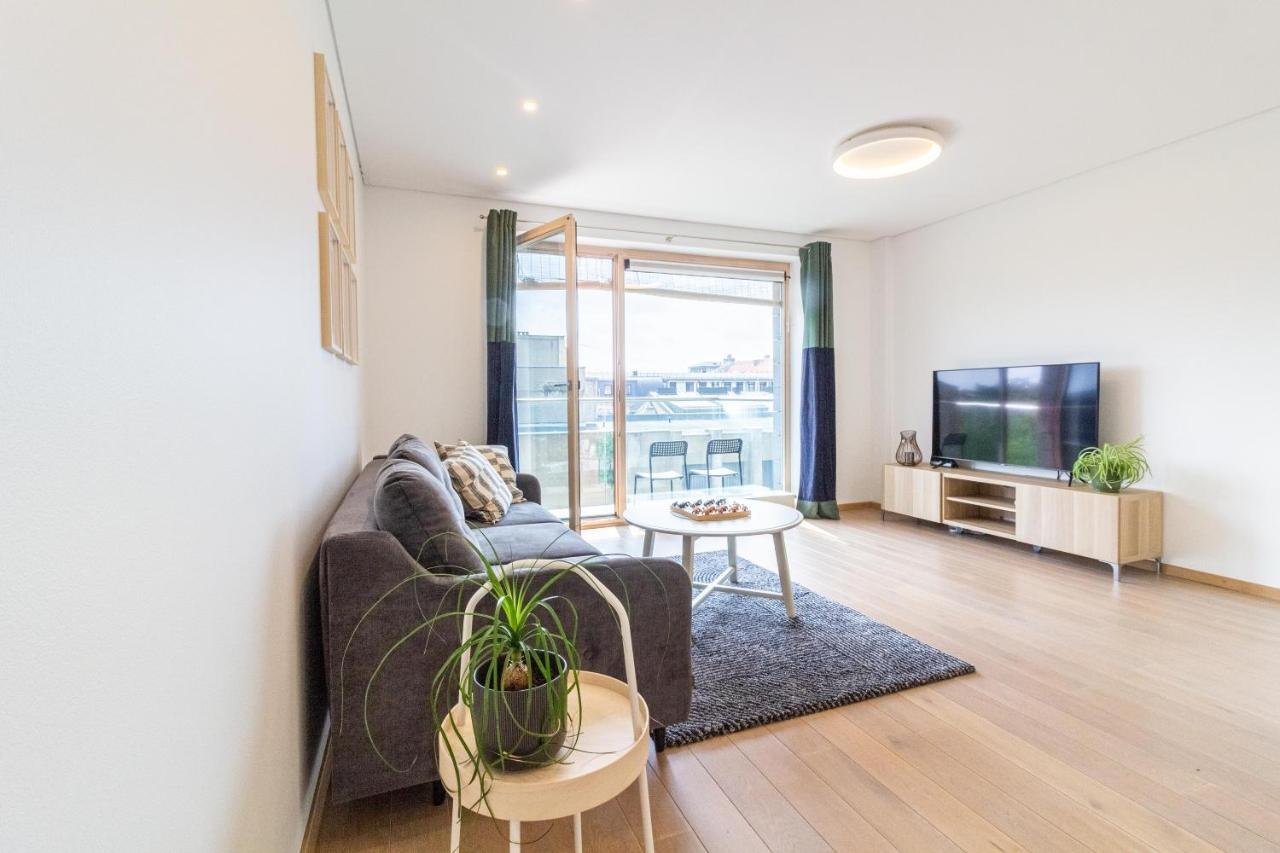 Cohost I Sunny Center Apt, Covered Parking, Balcony & Self Check-In Kaunas Esterno foto